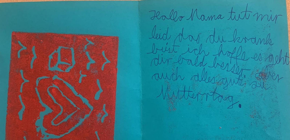 Brief mit Kinderschrift und rotem Herz